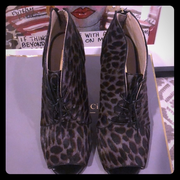 PRICE DROP!⭐️ Louise et Cie Minx Calf Hair Booties - Picture 1 of 8